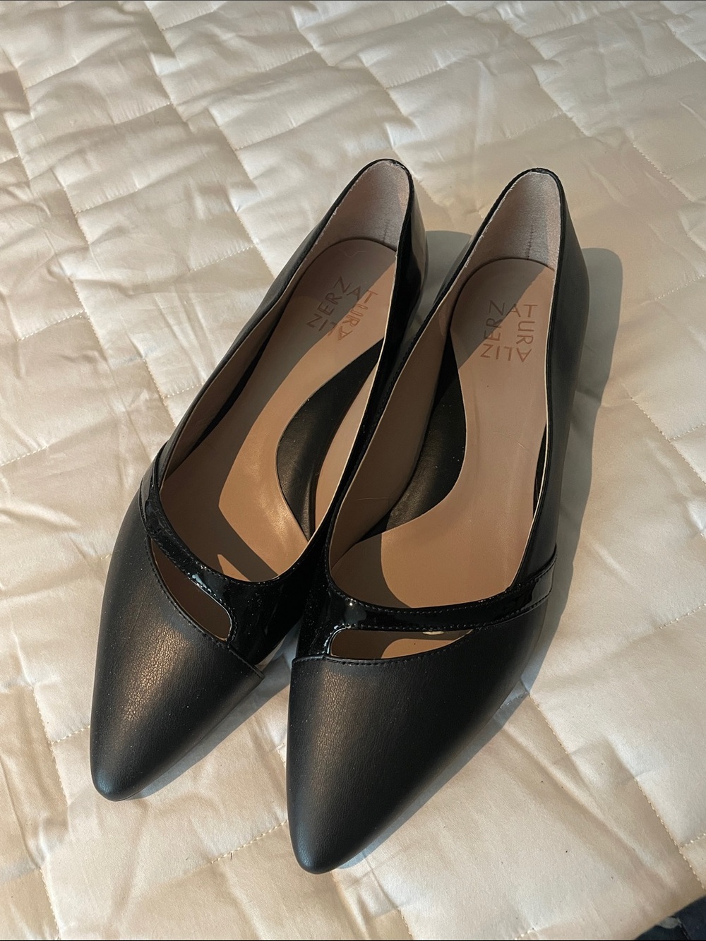 Naturalizer Black Pointed Leather Cutout Flats